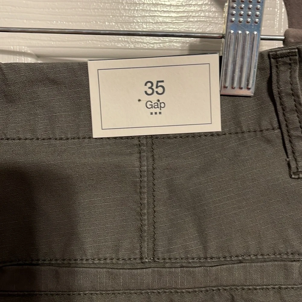 GAP men’s 100% cotton shorts in dark grey size 35 NWT - Picture 2 of 9